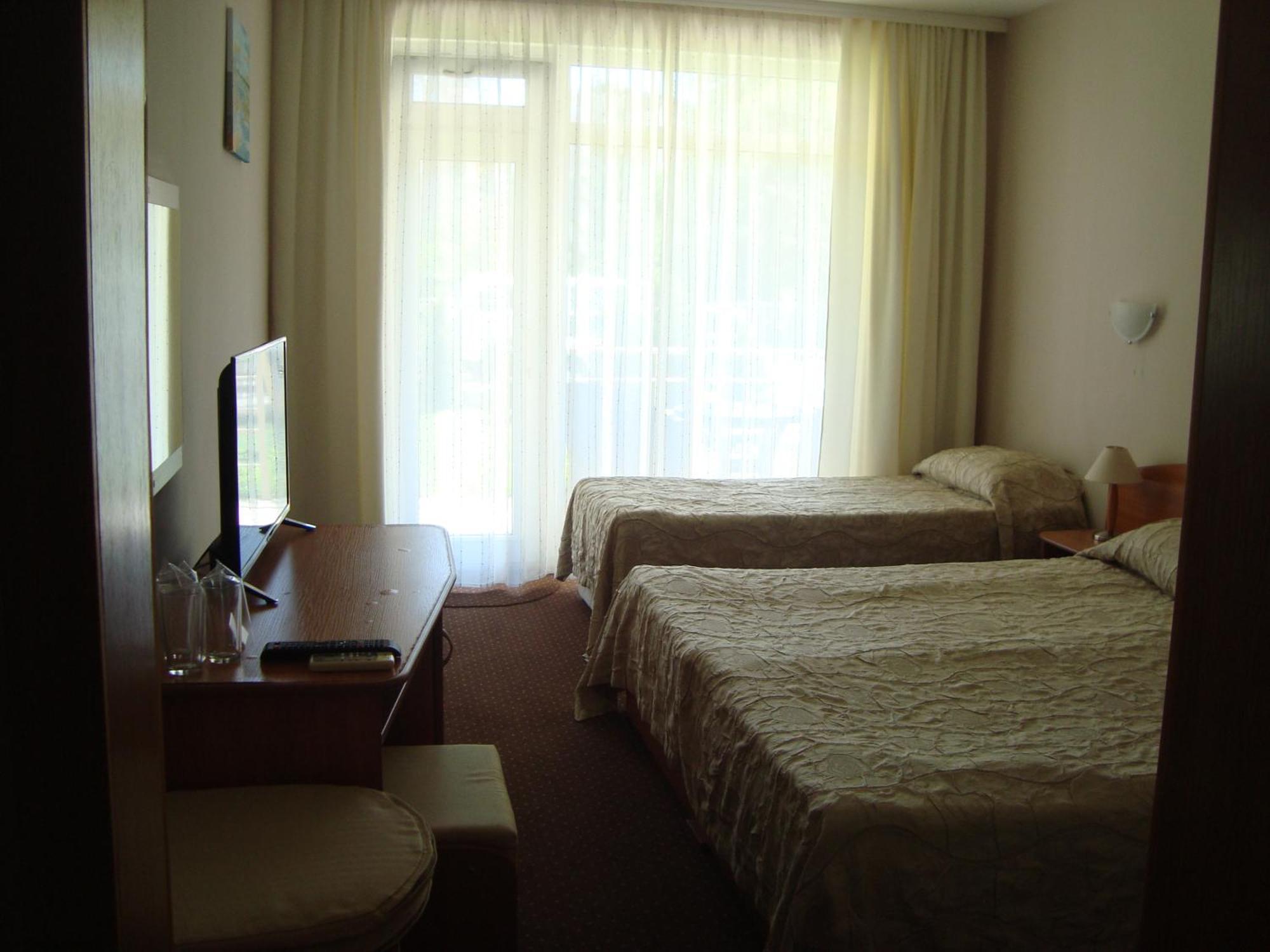 Hotel Astra Ravda Exterior photo