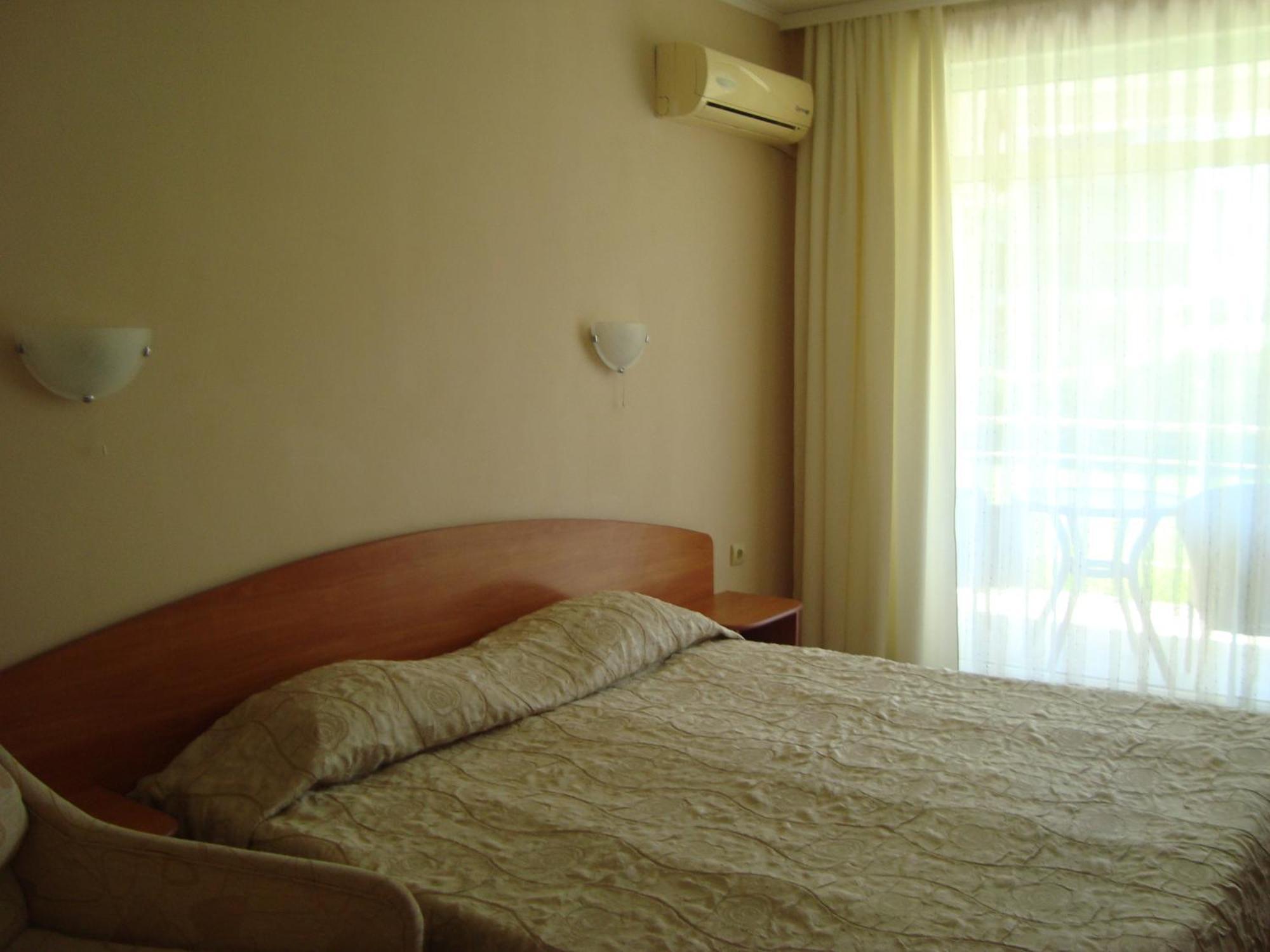 Hotel Astra Ravda Exterior photo
